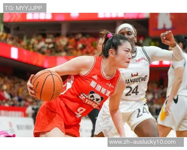 球迷热议李梦潘臻琦被弃宫鲁鸣强调年轻化是重建首要任务